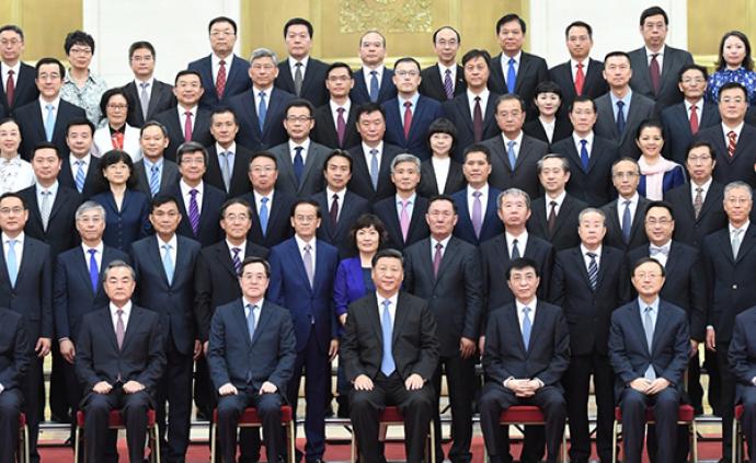 习近平会见2019年度驻外使节工作会议与会使节