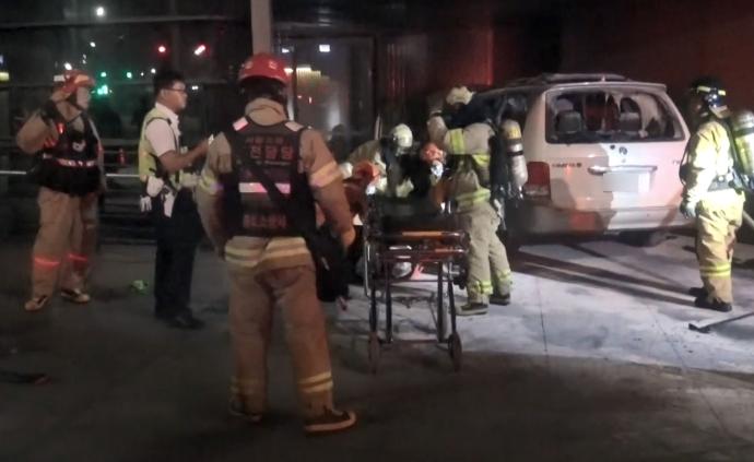 78岁韩国男子日本大使馆前纵火烧车，车内载24个瓦斯罐