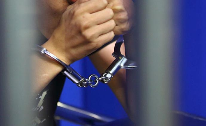 通过假冒上海招考热线网站和微信公号非法牟利，一男子被刑拘