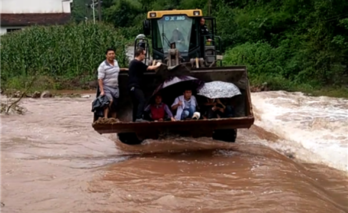 四川万源暴雨致17540人受灾，直接经济损失达3亿余元