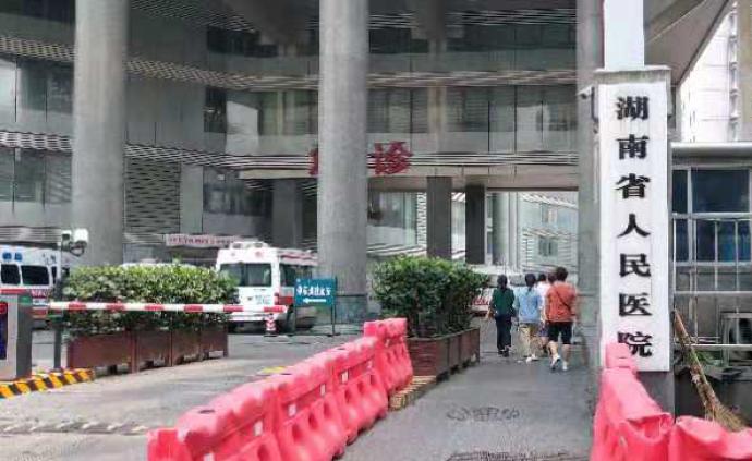 湖南五旬男子疑在医院被男医生以检查为名性侵，警方介入调查