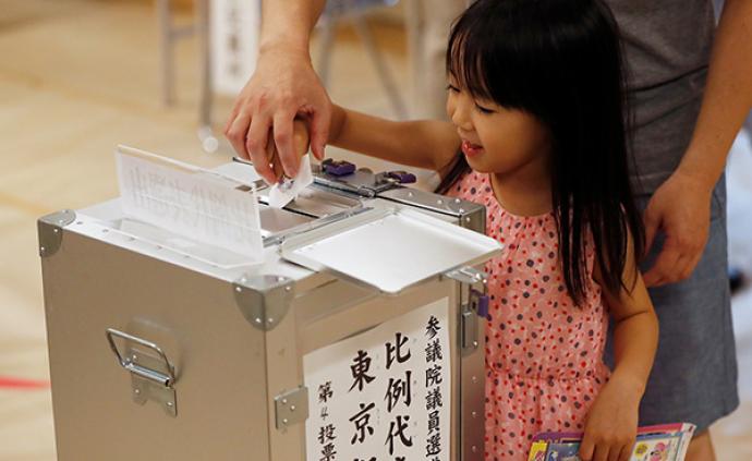 日本参议院选举投票，修宪势力能否获得三分之二以上成焦点