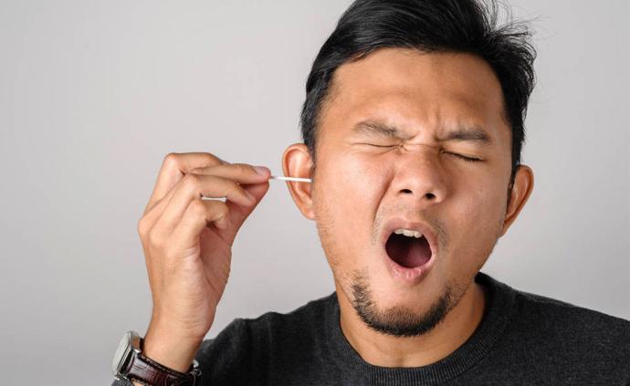用棉签掏耳朵竟致颅内感染？耳朵究竟该怎么掏？