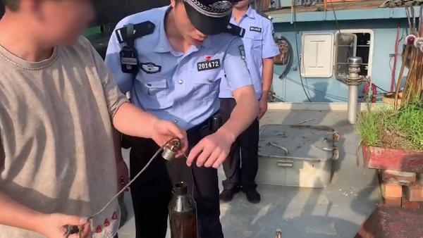 民警截获1500吨成品油，抓捕画面曝光