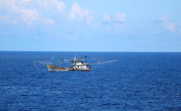 海南海事局：越南籍渔船5人在南海落水失踪