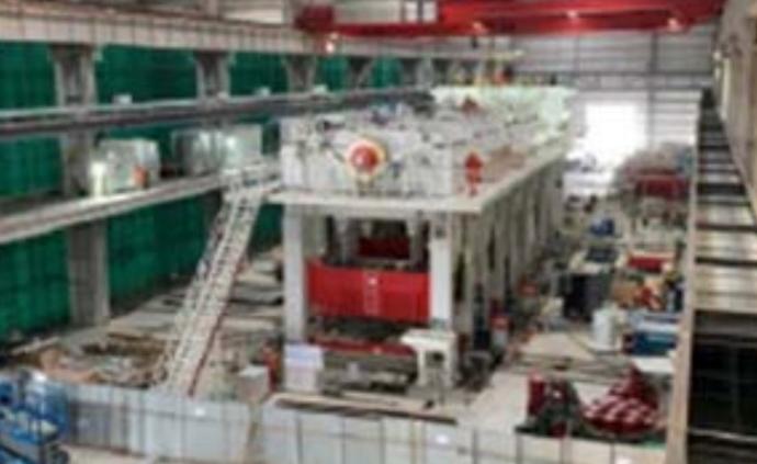 特斯拉首次披露上海工厂内部照片：机器人已进厂并组装完毕