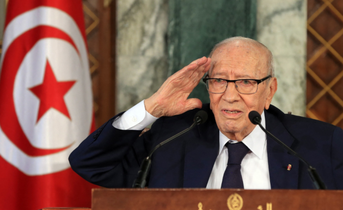 人物｜突尼斯老总统任上离世，阿拉伯之春发源地留下模糊未来