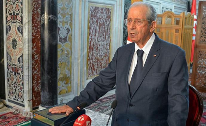 突尼斯议长纳赛尔宣誓就任临时总统