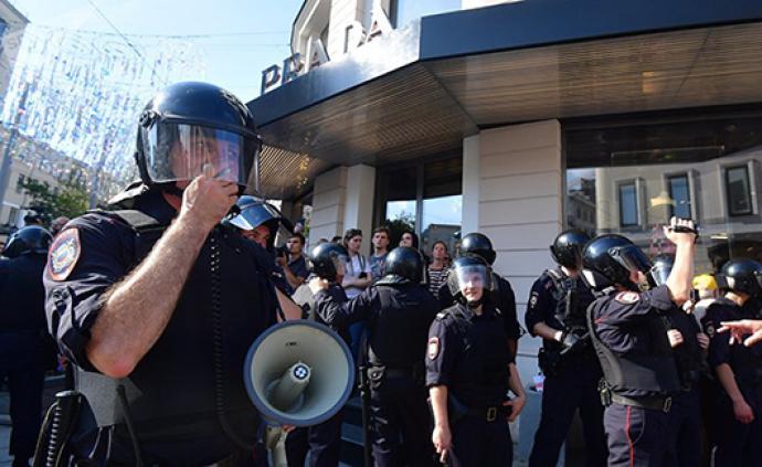 莫斯科警方拘留1074名非法集会参与者，对其进行行政调查