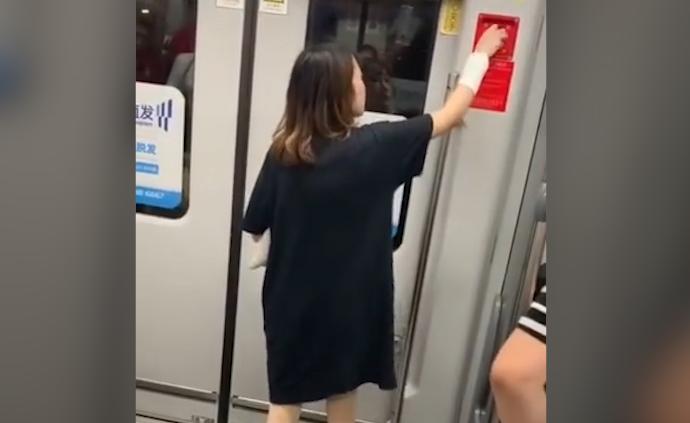 女子砸门并拉应急装置？上海地铁：车门瞬间故障，已展开调查