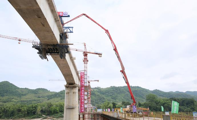 中老铁路琅勃拉邦湄公河特大桥成功合龙
