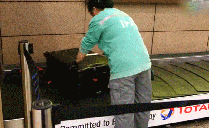 旅行作家点赞魔都！在浦东机场，行李箱被这样“温柔以待”