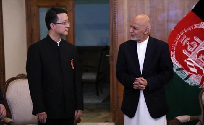 中国驻阿富汗大使刘劲松即将离任，获授阿富汗国家勋章