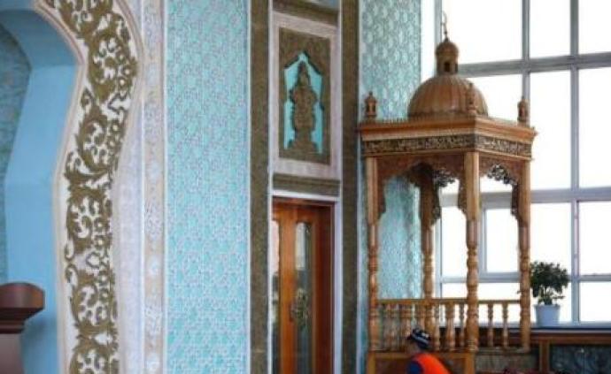 新疆有宗教活动场所2.48万座，充分尊重各民族宗教信仰