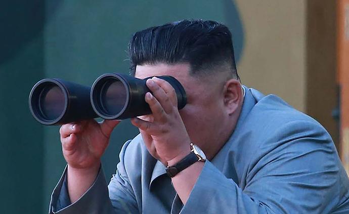 朝鲜昨日试射新型大口径制导火箭炮，金正恩到场指导