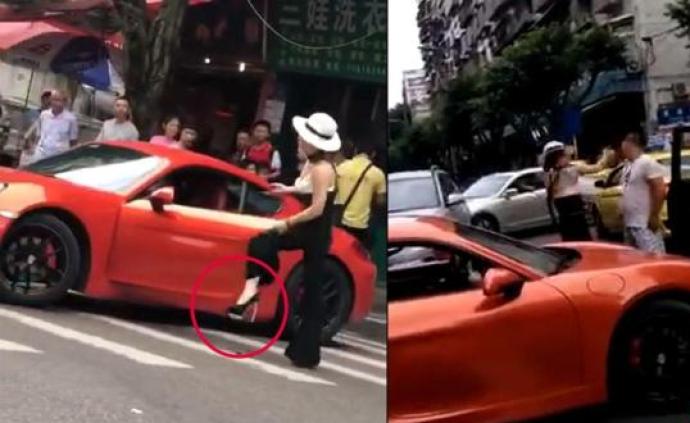 打人保时捷女司机被指脾气暴躁，重庆市区两级公安正处理事件