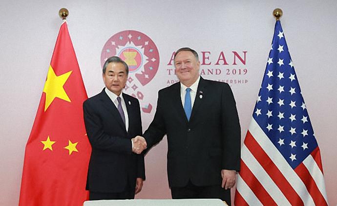 解读丨中美外长曼谷握手，重申落实两国元首大阪共识