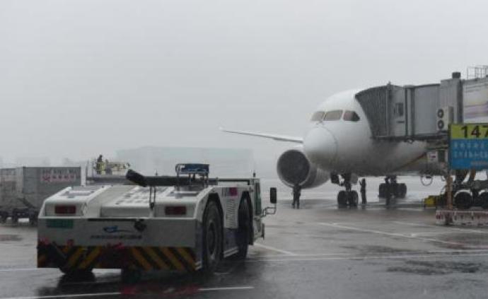 国内多地遭遇雷暴天气，成都机场逾百个航班受影响