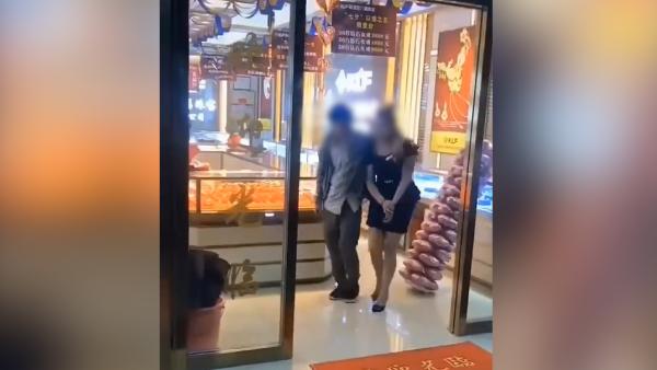 深圳：24岁男子持刀劫持金店店员