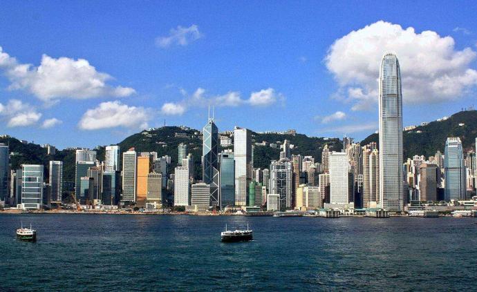 香港市民在美领馆前抗议美国干预香港事务