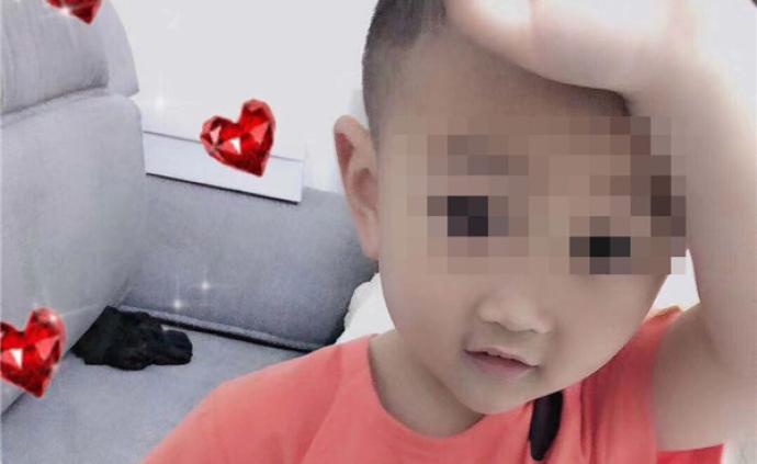 江苏溧阳2岁男童疑遭虐打生命垂危，生父和后妈已被刑拘