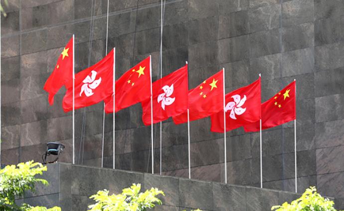 香港市民尖沙咀天星码头升国旗唱国歌