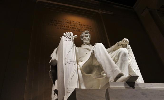 平衡战争与国家、理想与利益、以及原则与变通，林肯做到了