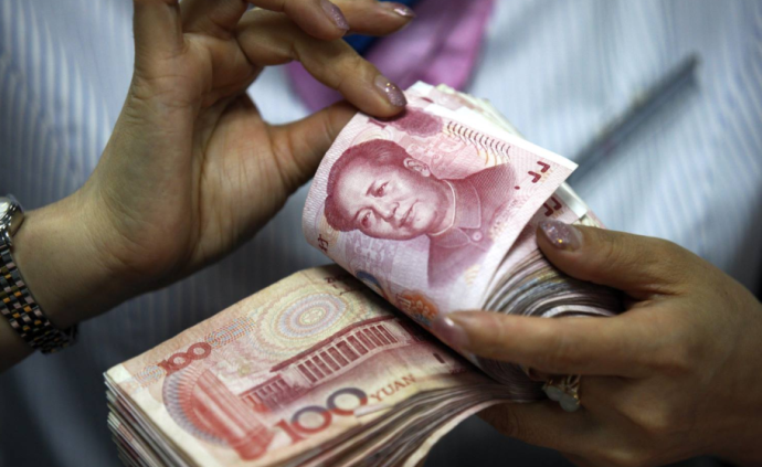 新华时评：中国将保持人民币汇率在合理均衡水平上的基本稳定
