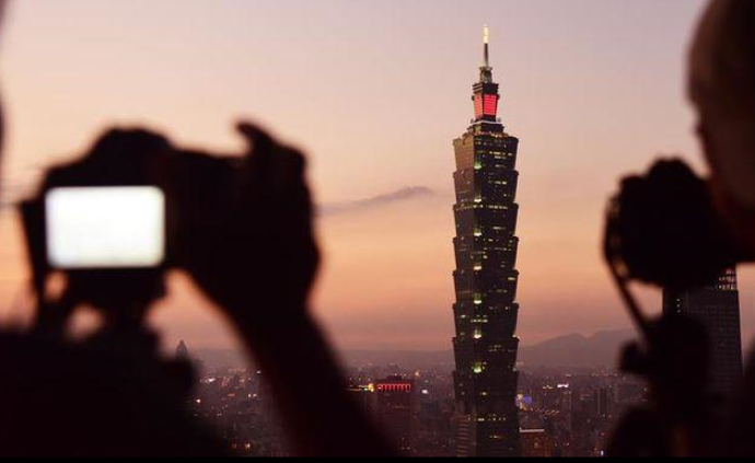 中国日报微评：台湾政客屡次闹心，暂停试点只是顺意而为