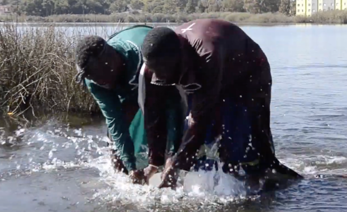 南非：被尾矿坝的污水洗礼