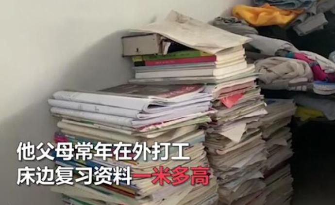 探访北大退档考生家：父母在广州收废品，床边复习资料一米高