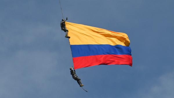 绳索断裂，两名哥伦比亚士兵空中坠亡