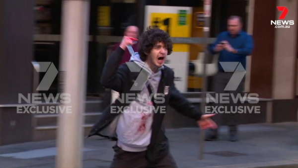 21岁男子悉尼街头砍人，市民联手制服