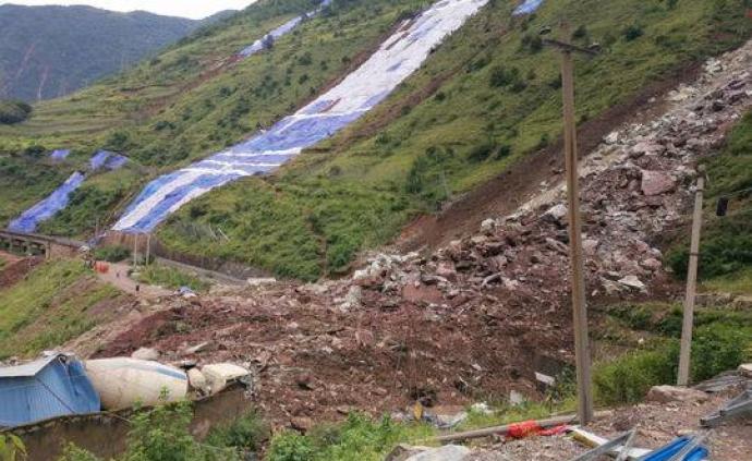 成昆铁路甘洛段山体崩塌，13人失联