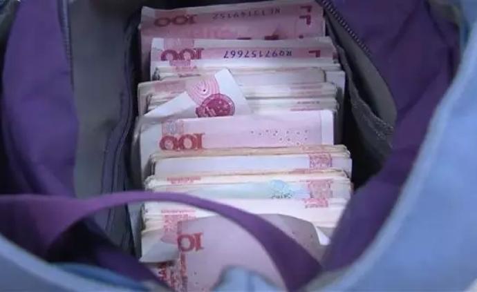 上海阿婆担心家中被盗，随身携带12万元现金结果丢了……