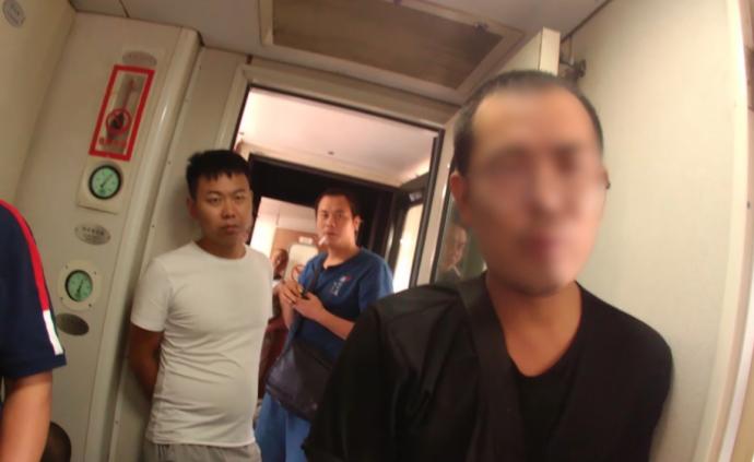 醉酒乘客稱找解藥,拉下制動閥逼停火車