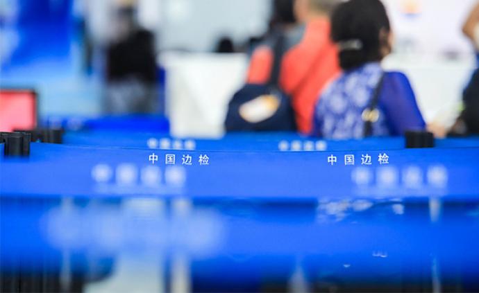 携带近百万人民币出境，两旅客被石家庄机场海关截下