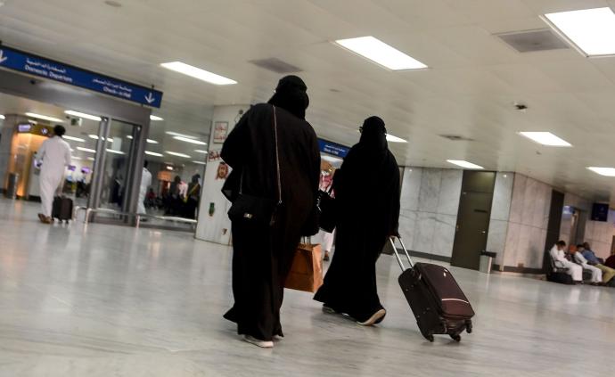 沙特赋予女性更多权利的法规正式生效：不需要许可就可旅行