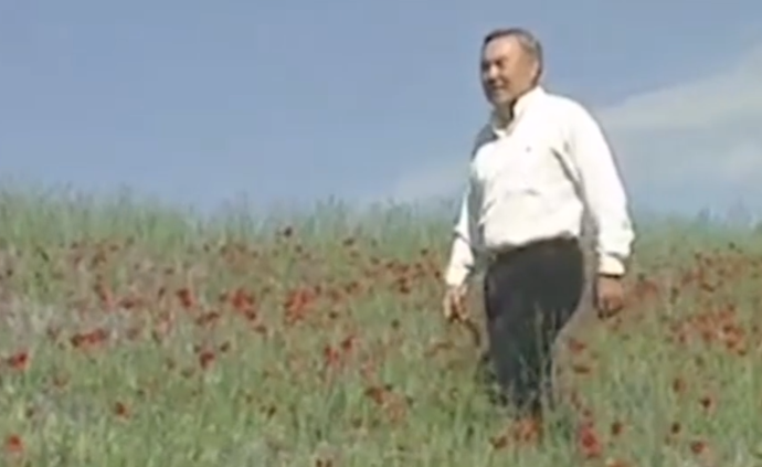 辞去哈萨克斯坦总统职后，纳扎尔巴耶夫自唱自演爱国歌曲MV