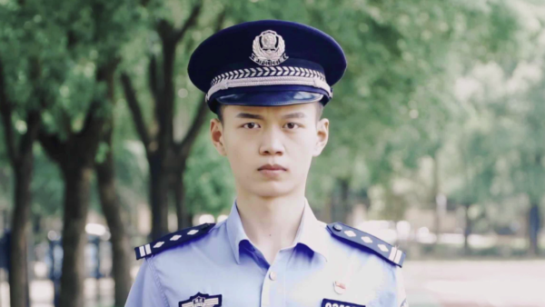 武汉民警拍趣味外语短片，迎世界军运会