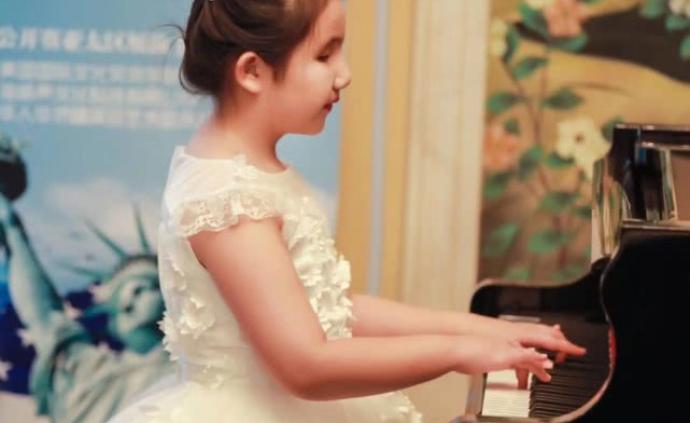 钢琴古筝唱歌样样精通，8岁盲童自强不息让人泪奔