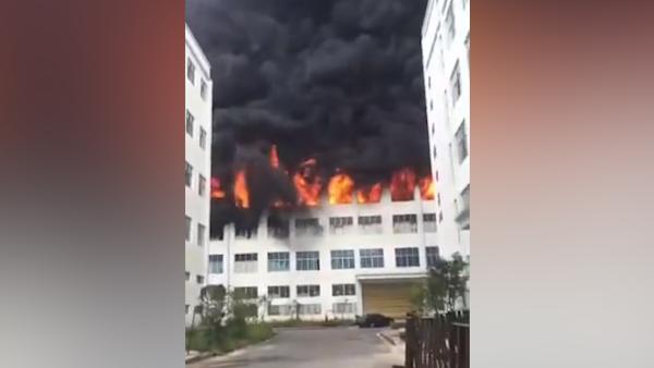 贵州岑巩工业园一厂房着火，1死3重伤