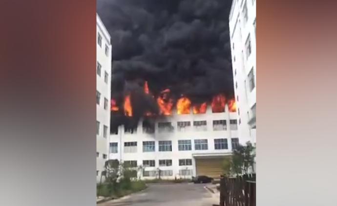 贵州岑巩工业园一厂房着火，1死3重伤