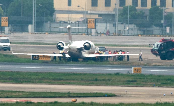 一公务机在上海虹桥机场冲出跑道
