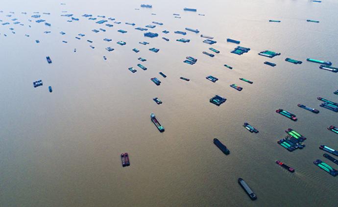 为治理扬尘污染，9月起长江海事辖区实施船舶封舱管理
