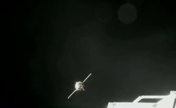 俄载太空机器人飞船与国际空间站成功对接
