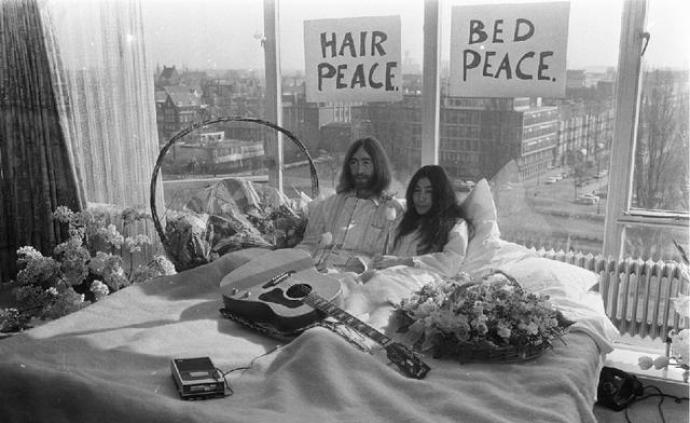 小野洋子与列侬的疯狂艺术：床上和平