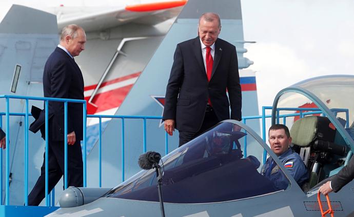早安·世界｜普京与埃尔多安在俄航空展会晤，讨论军事合作