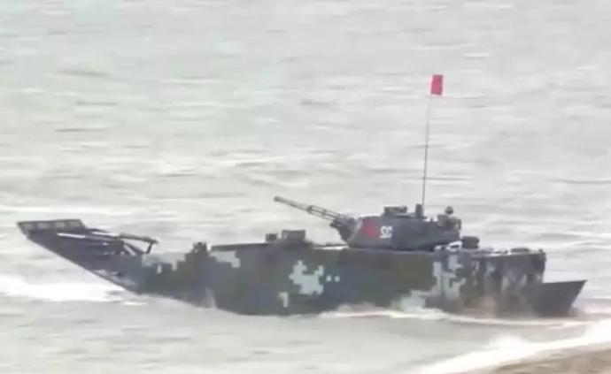 “海上超跑”两栖步兵战车助力中国海军陆战队勇夺大赛桂冠