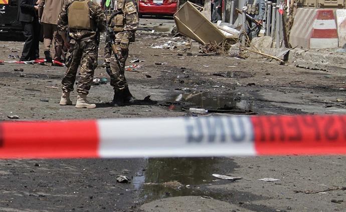 外媒：阿富汗西部一检查站遭塔利班武装袭击，造成14死